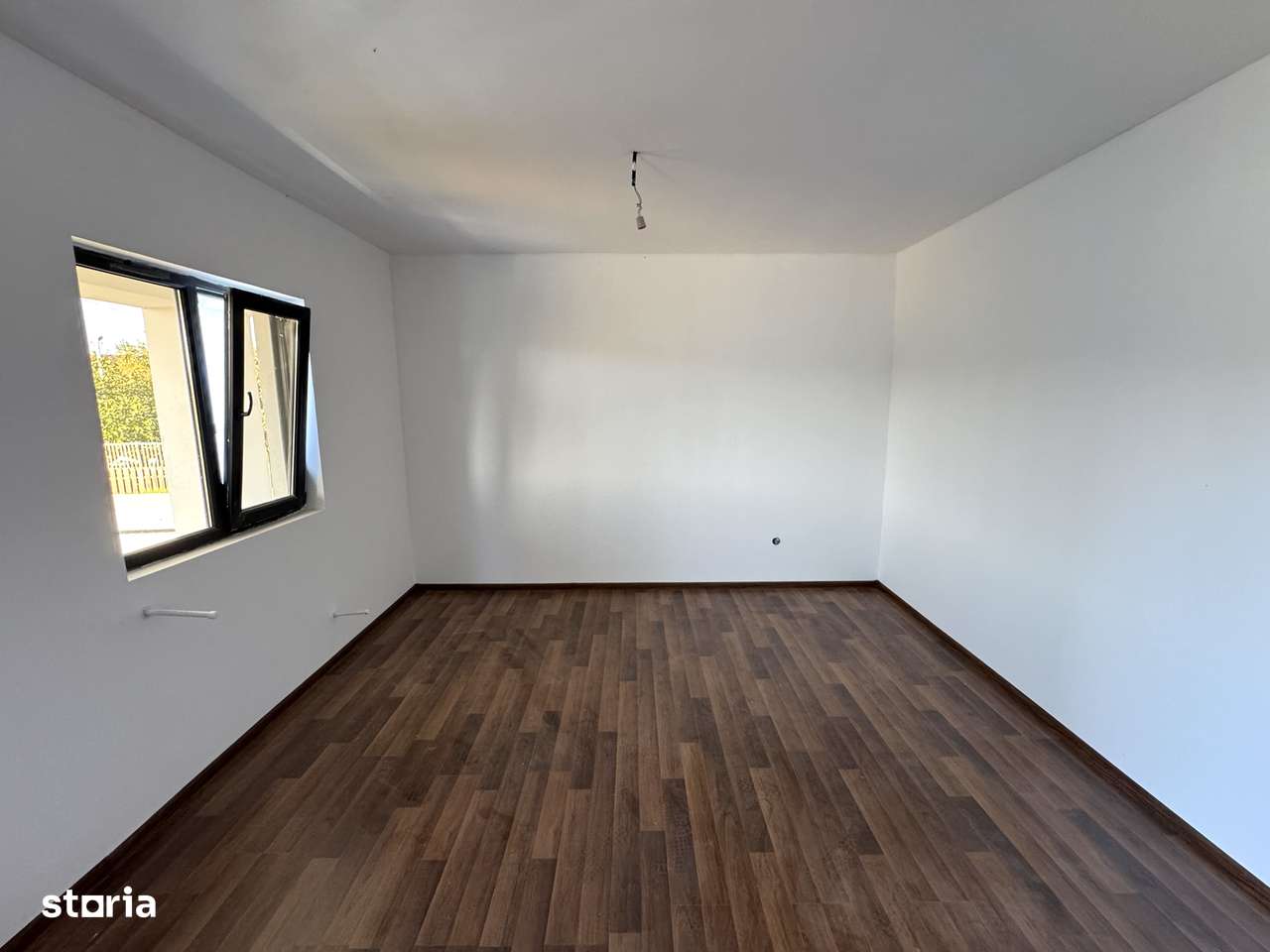 Langa ASFALT! Incalz in pard! Dressing! Casa 3 camere, Holboca - Imagine principală: 5/8