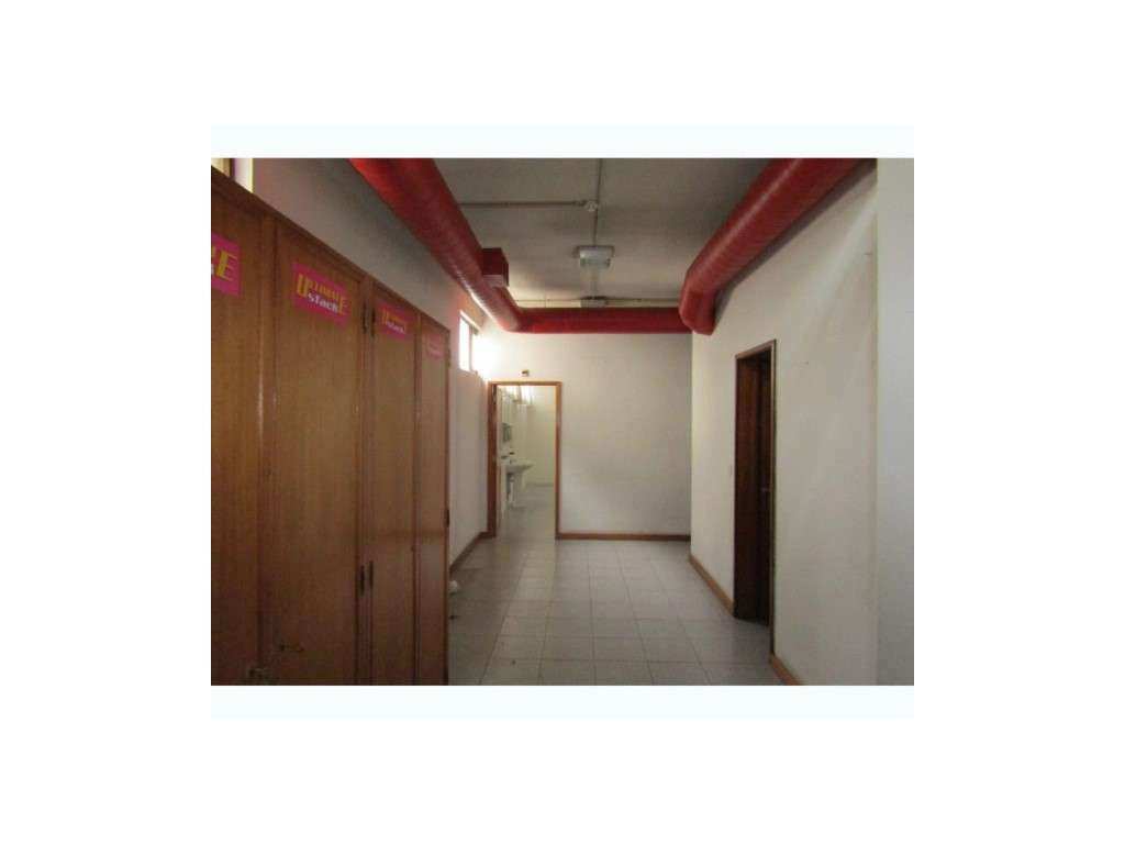 Espaço Comercial c/ Logradouro para Venda à Rotunda da Boavista-5