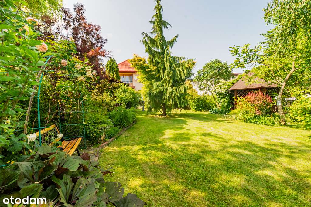 Dom z pięknym ogrodem w ścisłym centrum Brzozowa-10