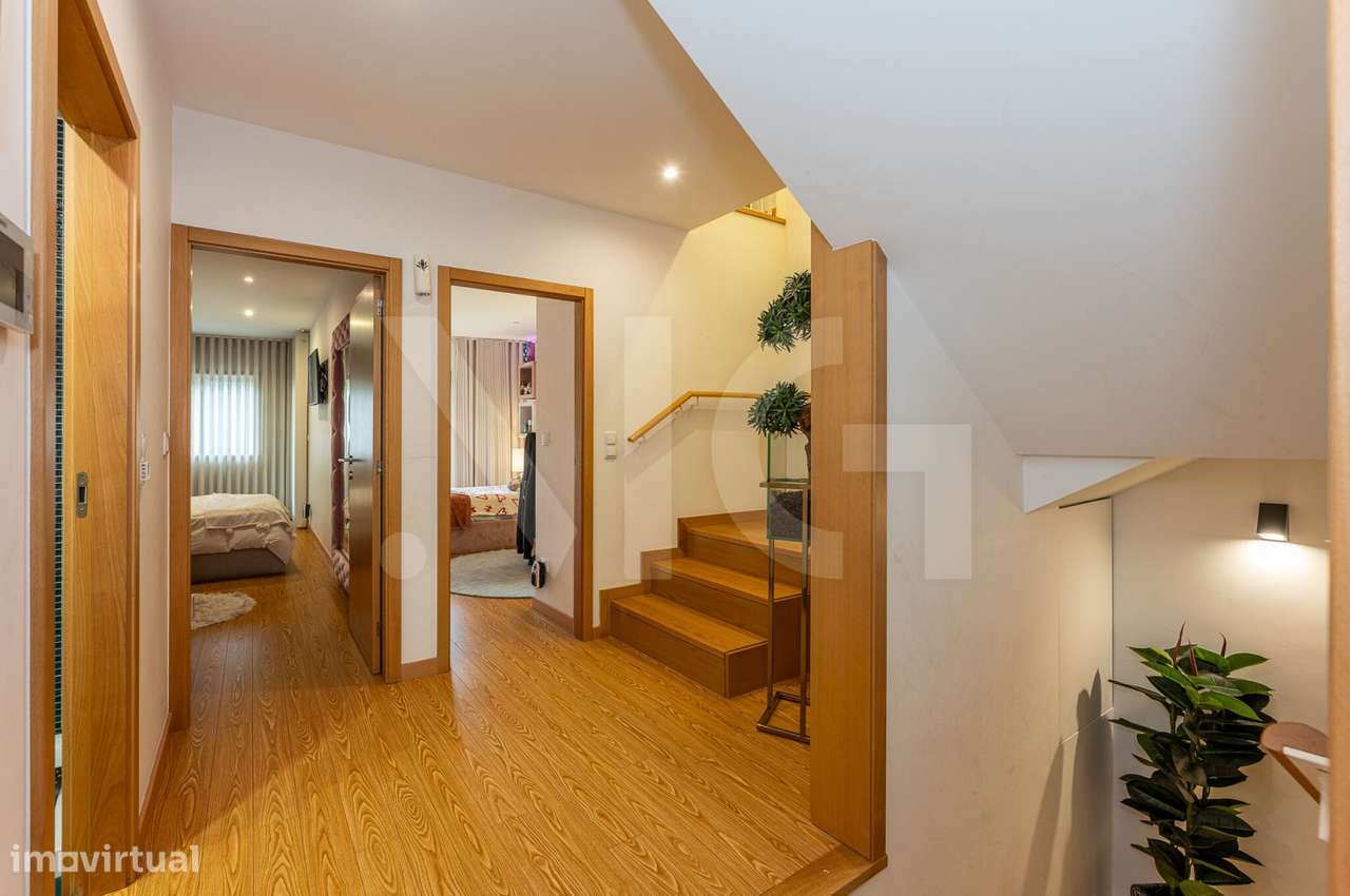 Moradia T3 com pátio, anexos e garagem em Paranhos - Porto-20