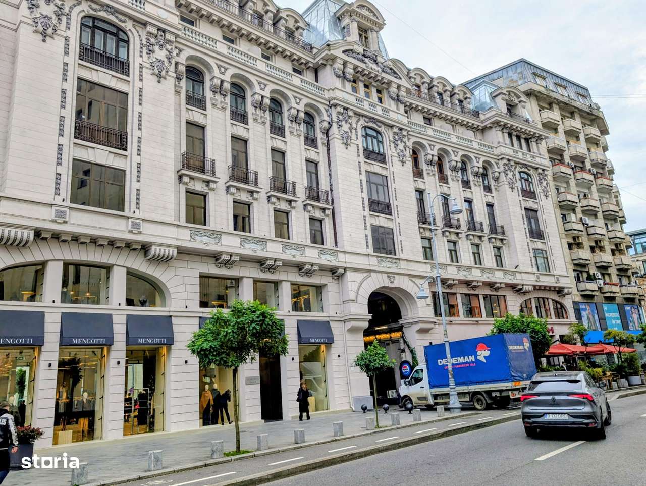 Pasajul Victoriei-strada cu umbrele,zona turistica,ultracentral,airbnb-0