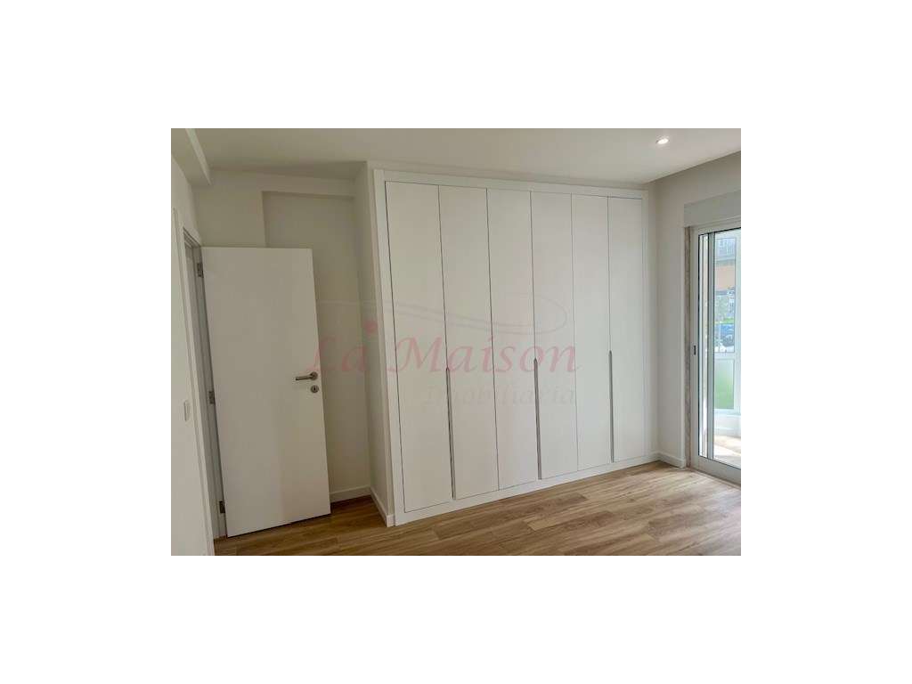 Apartamento T3 totalmente remodelado na Amadora-22