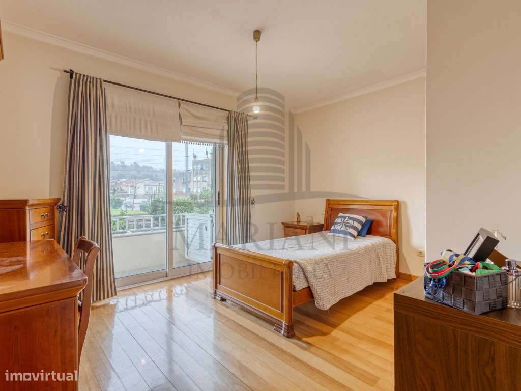 Moradia T4 independente em Valongo-11