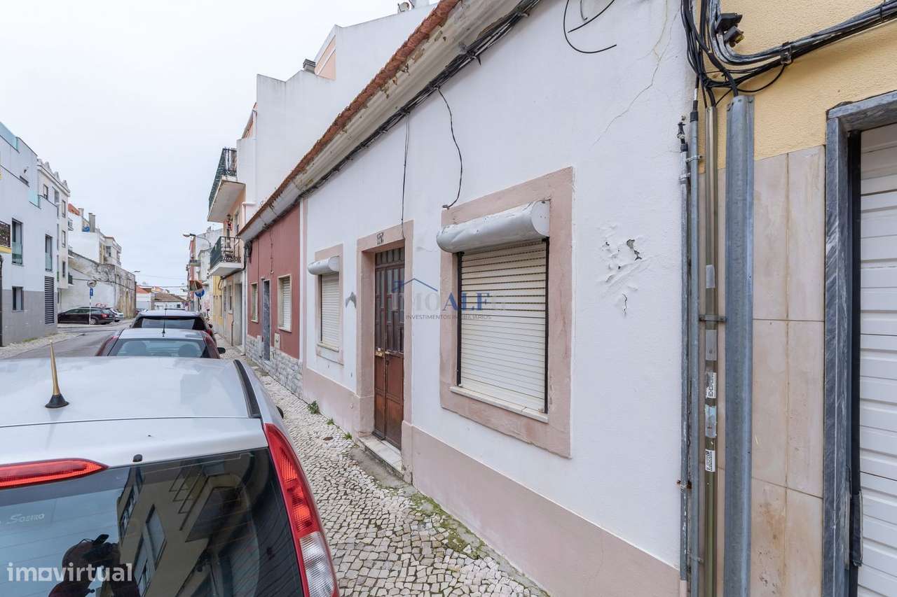 Moradia T3 térrea com quintal Centro Montijo-30