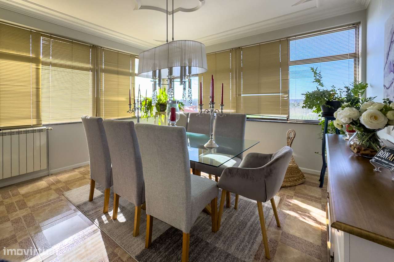 Moradia de Luxo T4 | Piscina Aquecida | Exclusividade Total em Amares-11