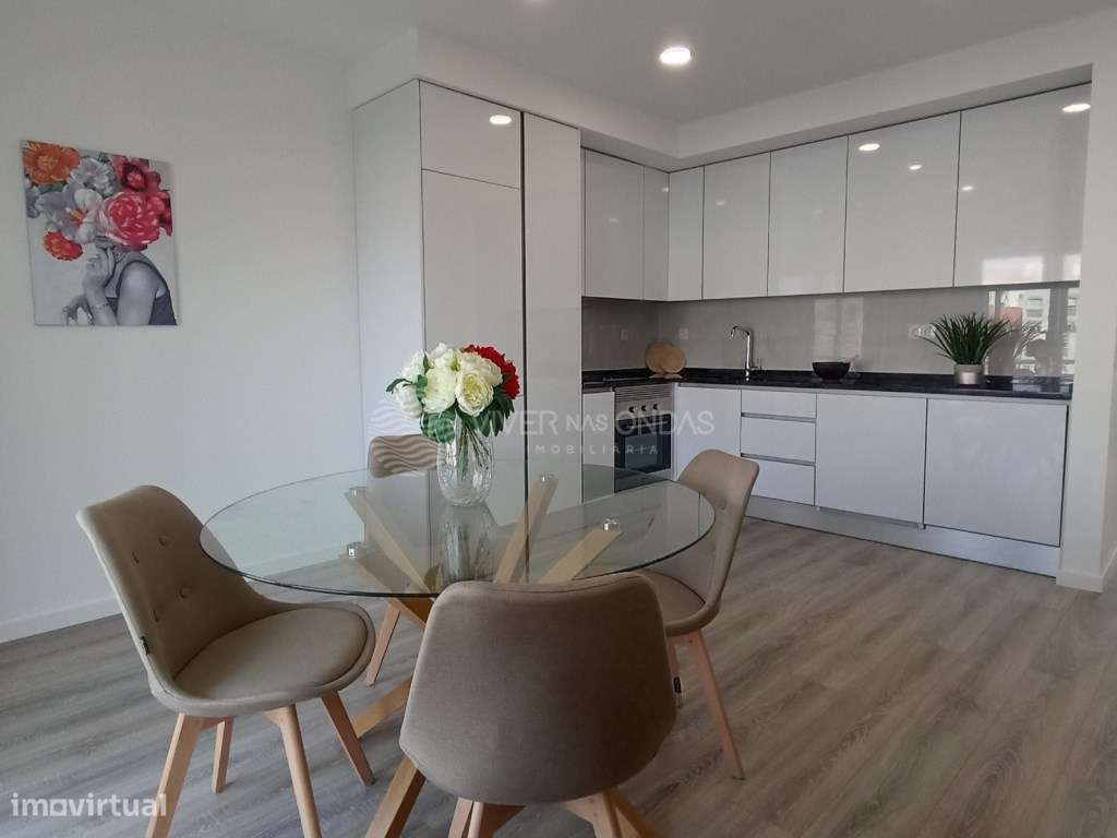 Apartamento T3 totalmente remodelado, com varanda, em Benfica.-9