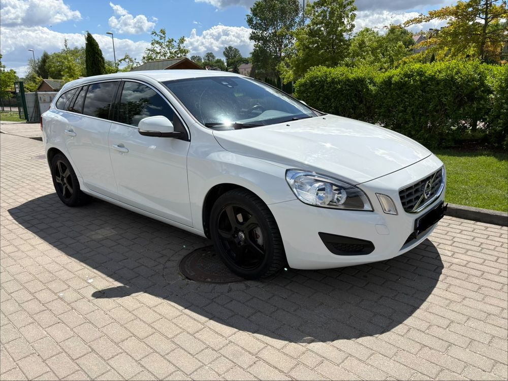 Volvo V60 I T4 Geartronic Powershift Momentum 2011