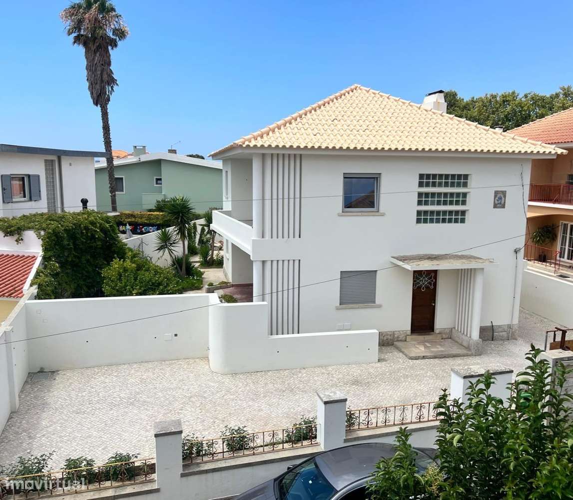 Moradia de Charme Reabilitada no centro da Parede com 434m² de Terreno-5