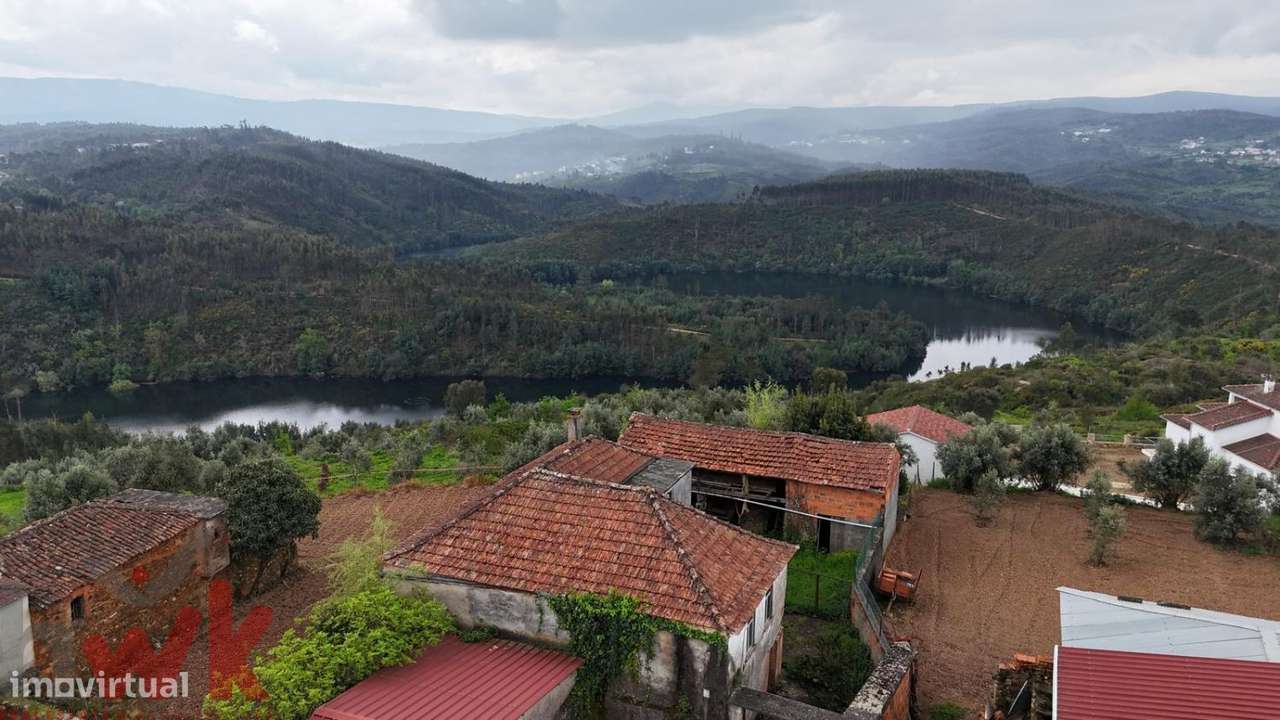 Moradia T4 com terreno com vista para o Rio Alva-13