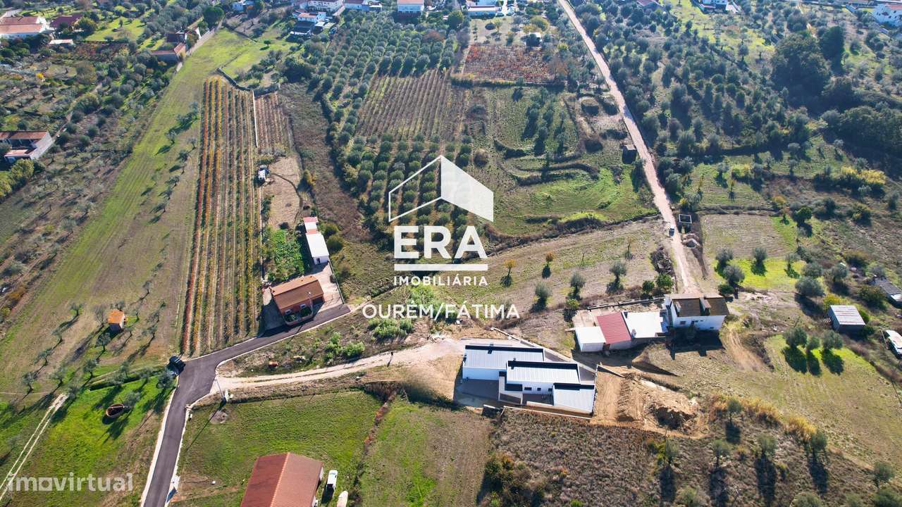 Moradia T4, térrea, em fase final de construção-23