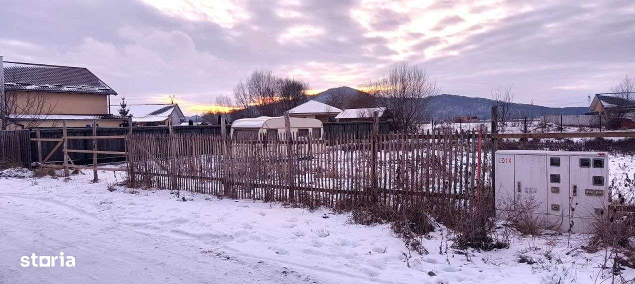 Lot de teren cu toate utilitatile intre case locuite - Imagine principală: 4/11