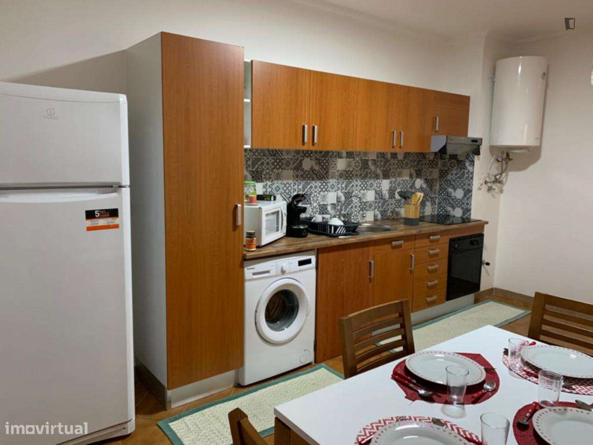 Quarto - localizado em Covilha - Grande imagem: 4/10