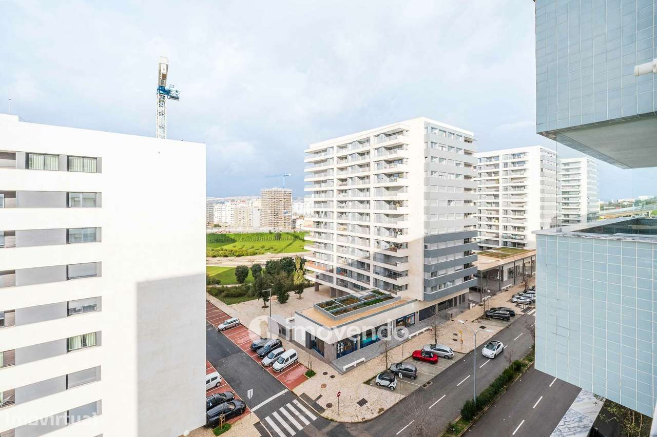 Apartamento T2 moderno, com estacionamento, na Alta de Lisboa - Grande imagem: 4/46