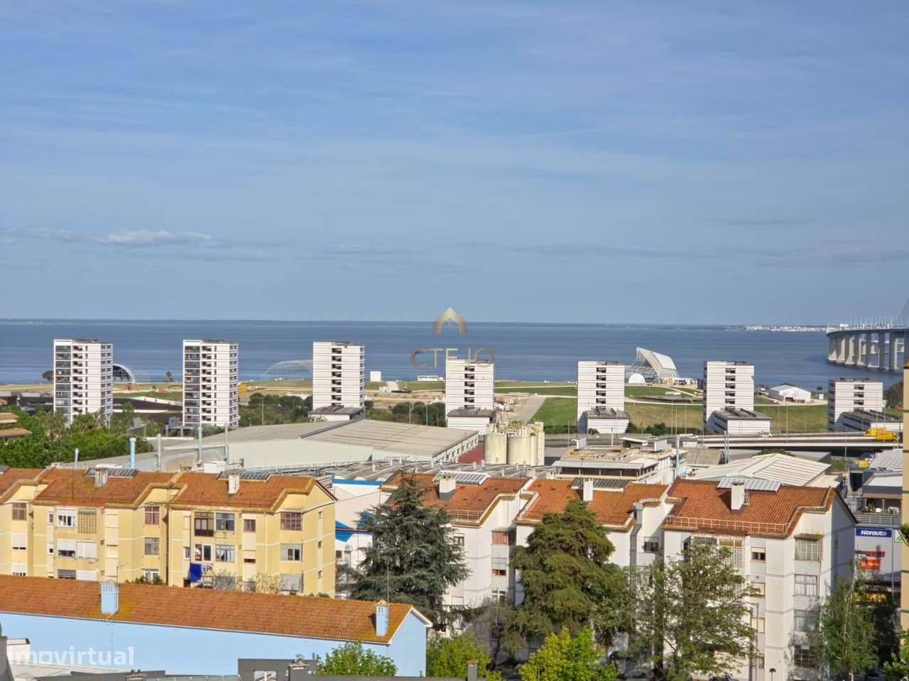 Apartamento T3 com Vista Rio em Sacavém-9