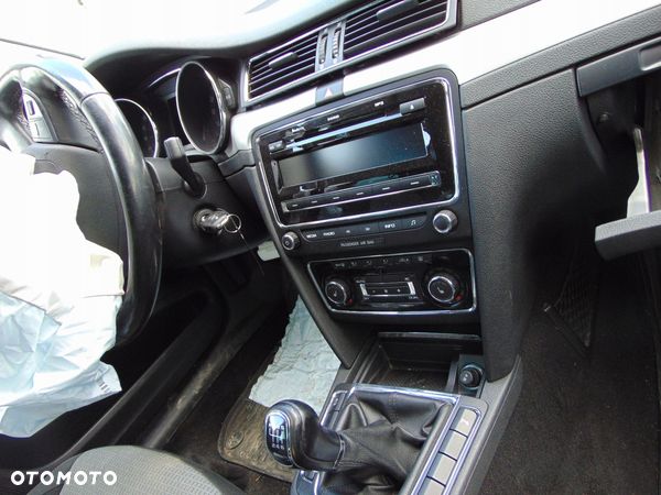 RADIO SWING SKODA SUPERB II - 1