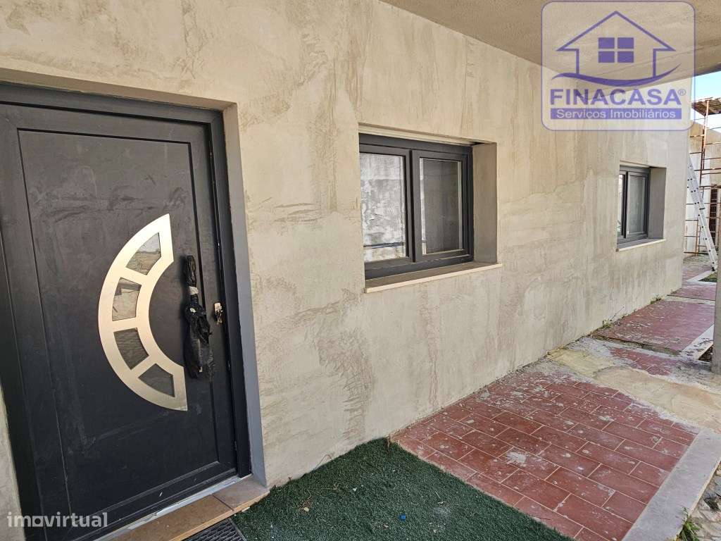 Moradia Isolada em fase de renovação/ remodelação com piscina e jar...-50