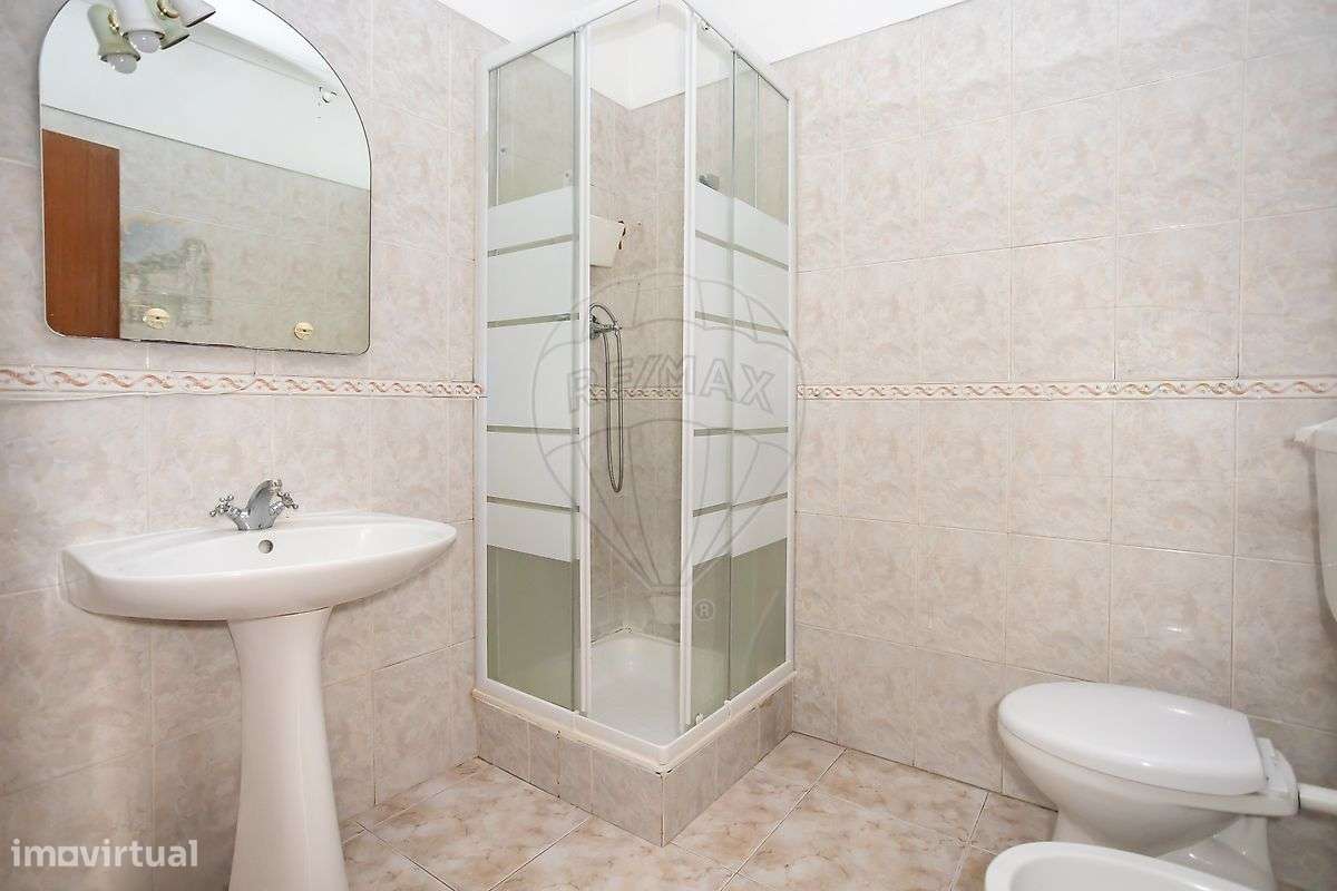 Moradia T3 com Quintal, Escritório e Churrasqueira – Quinta do Conde-8