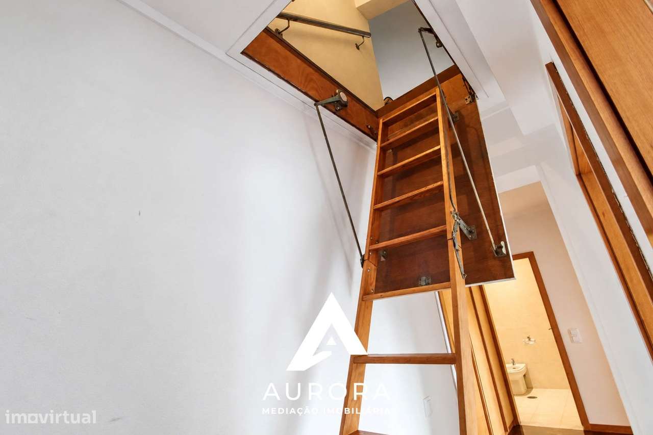 Apartamento T3 com 2 lugares de garagem e sótão-18