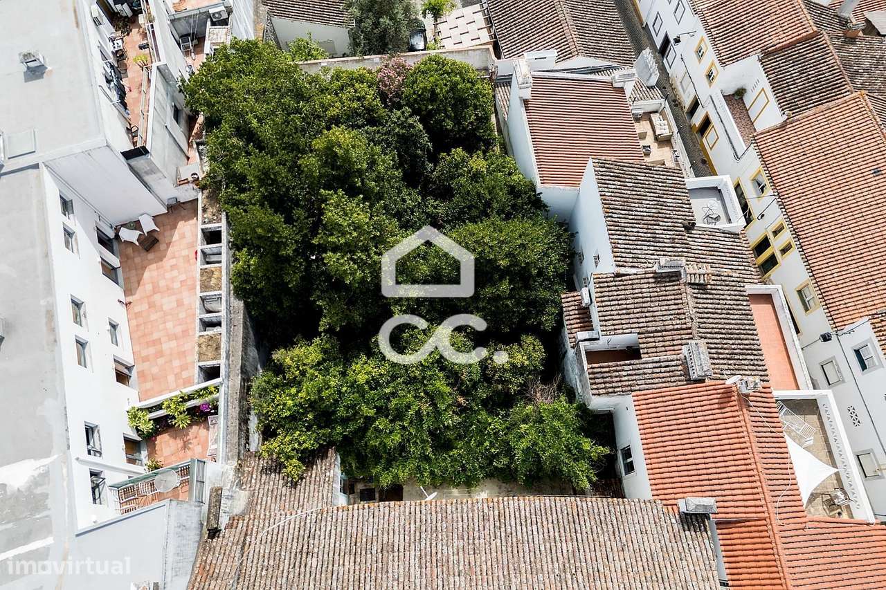 Moradia T3 Bifamiliar de 1º andar com Terraço no Centro Histórico de É-34