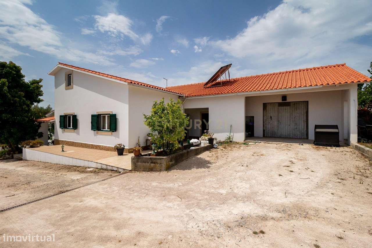 Moradia T3 Térrea - Espaço, Conforto e Localização Privilegiada-22