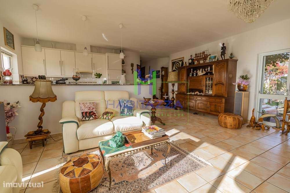 Fantástica Moradia Térrea T3+1, com piscina, grande jardim, e garagem,-28