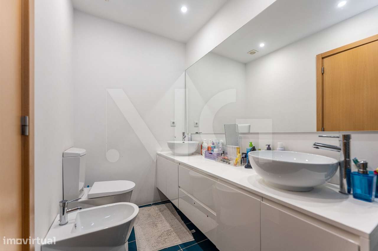 Moradia T3 com pátio, anexos e garagem em Paranhos - Porto-35