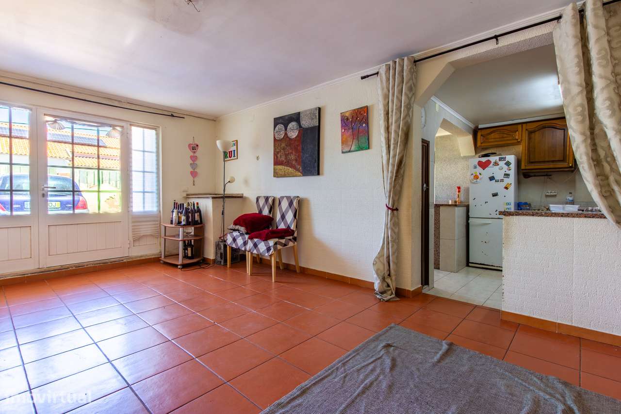 Quinta do Conde - Moradia isolada inserida em terreno de 646m²-19