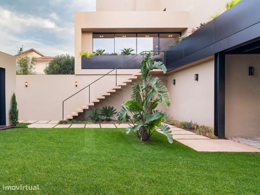 Moradia T5 com acabamentos de luxo e vista panorâmicas sobre a Baia...-19