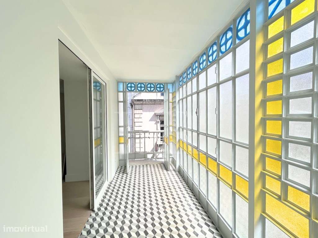 Apartamento T2 com varanda fechada e estacionamento junto à Av. Lib...-18