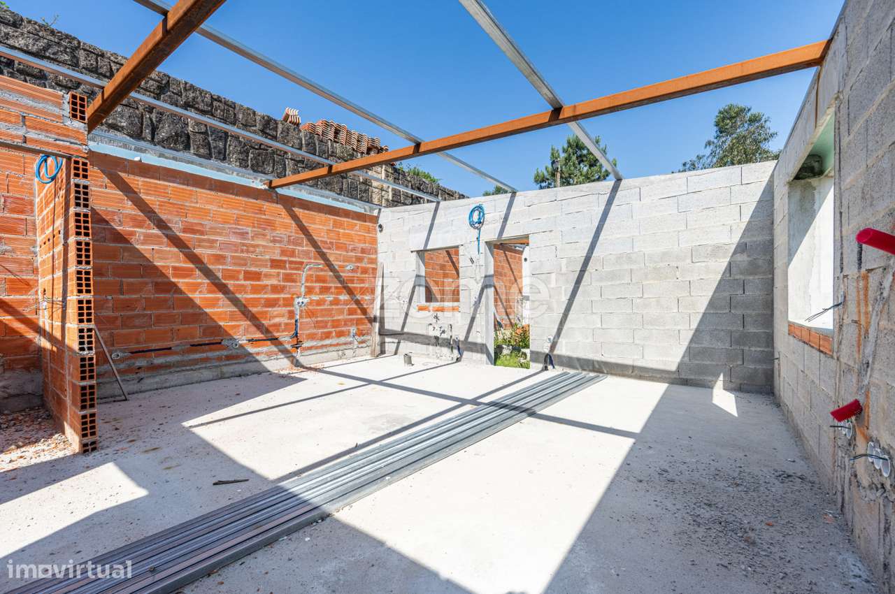 Moradia com 2 Anexos e 2 Terrenos para construção-12