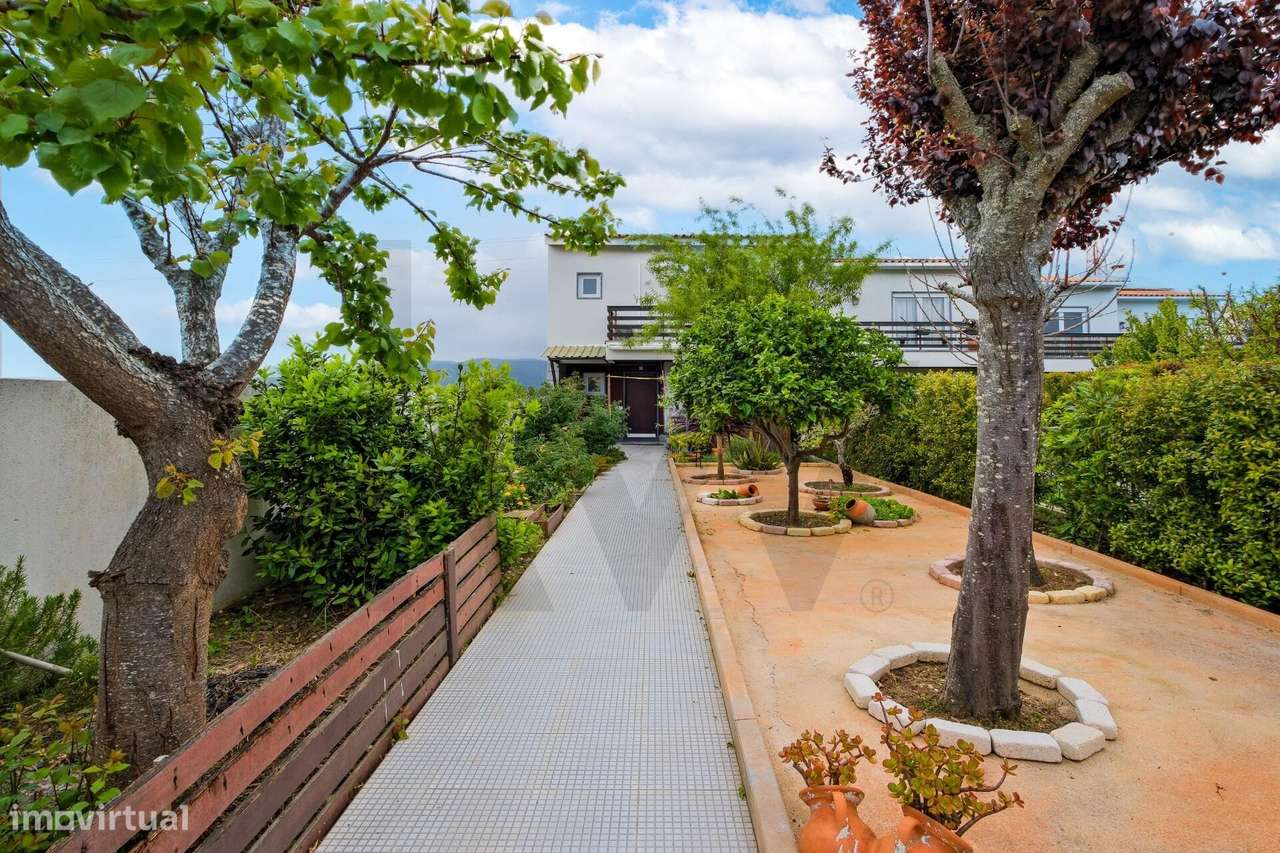 Moradia Geminada T4 com Garagem — Condomínio Privado em Alcabideche - Grande imagem: 4/52