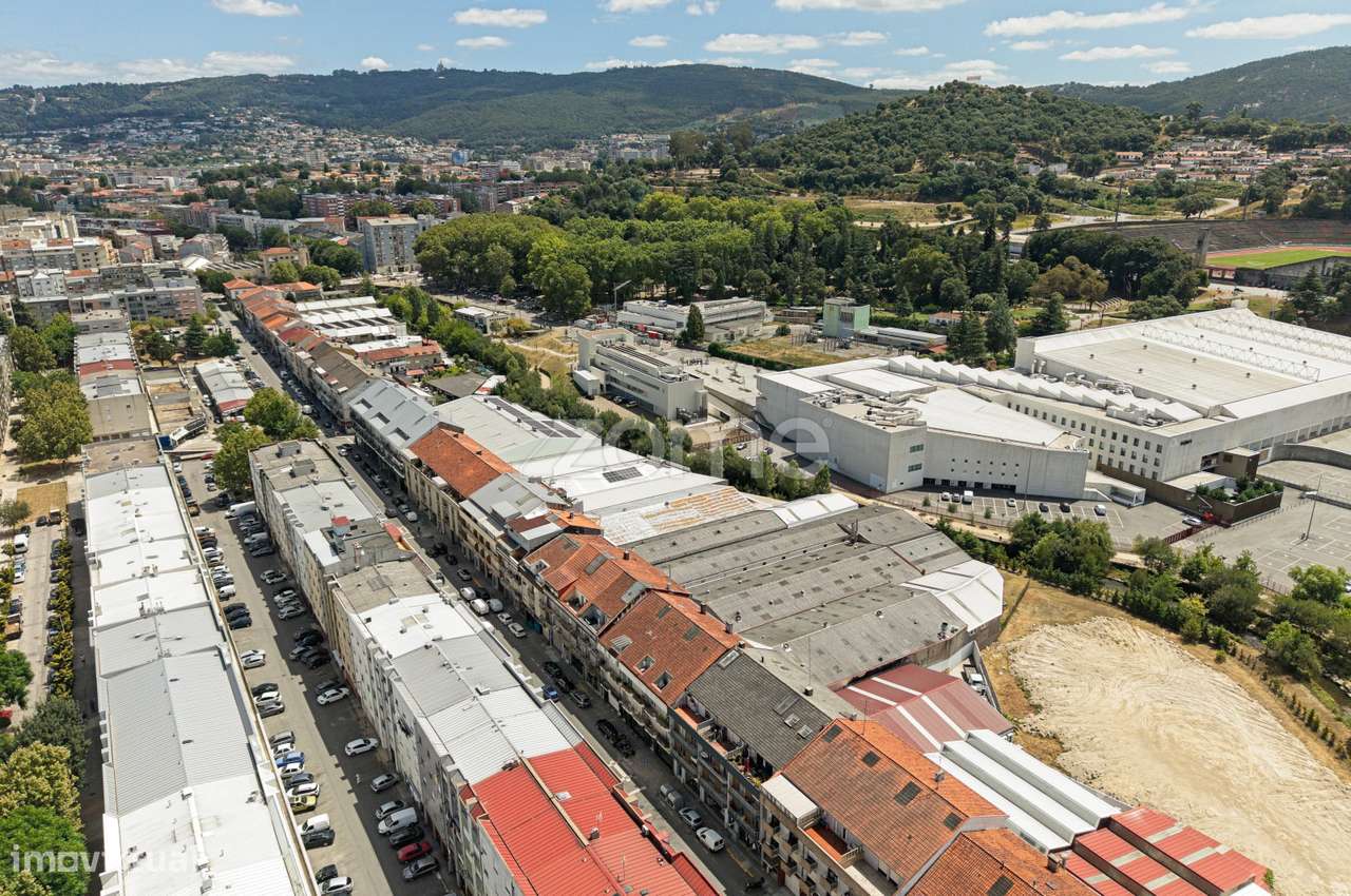 Loja e armazém na Rua Conselheiro Lobato, Braga - Grande imagem: 4/59