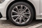 Volkswagen Passat Variant 2.0 TDI SCR DSG 4Motion Elegance - 9