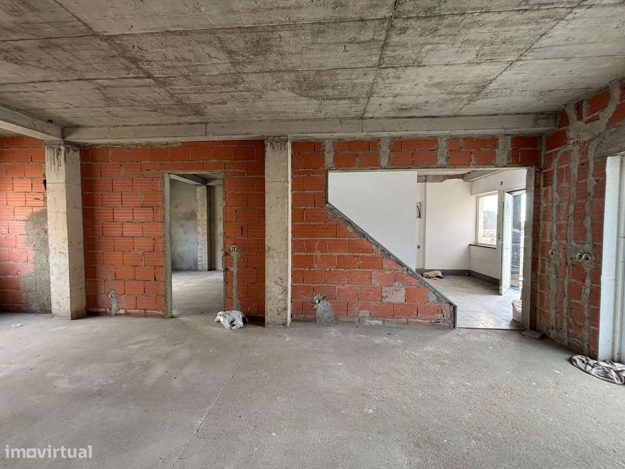 Moradia Geminada de Excelência em Vale Flores – Feijó, Almada - Grande imagem: 4/23