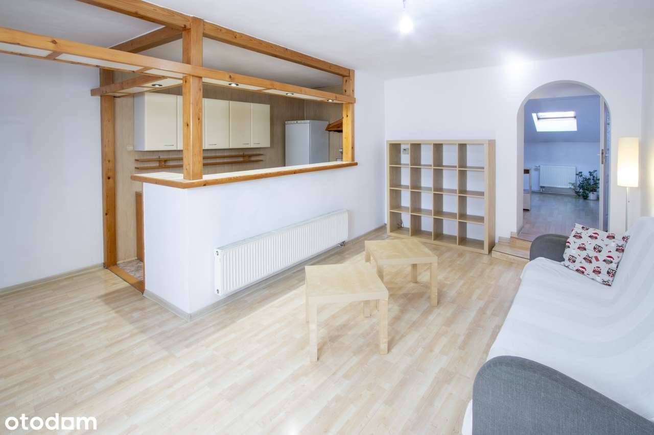 Przytulne mieszkanie typu M-4 blisko Rynku Skoczowa.-0