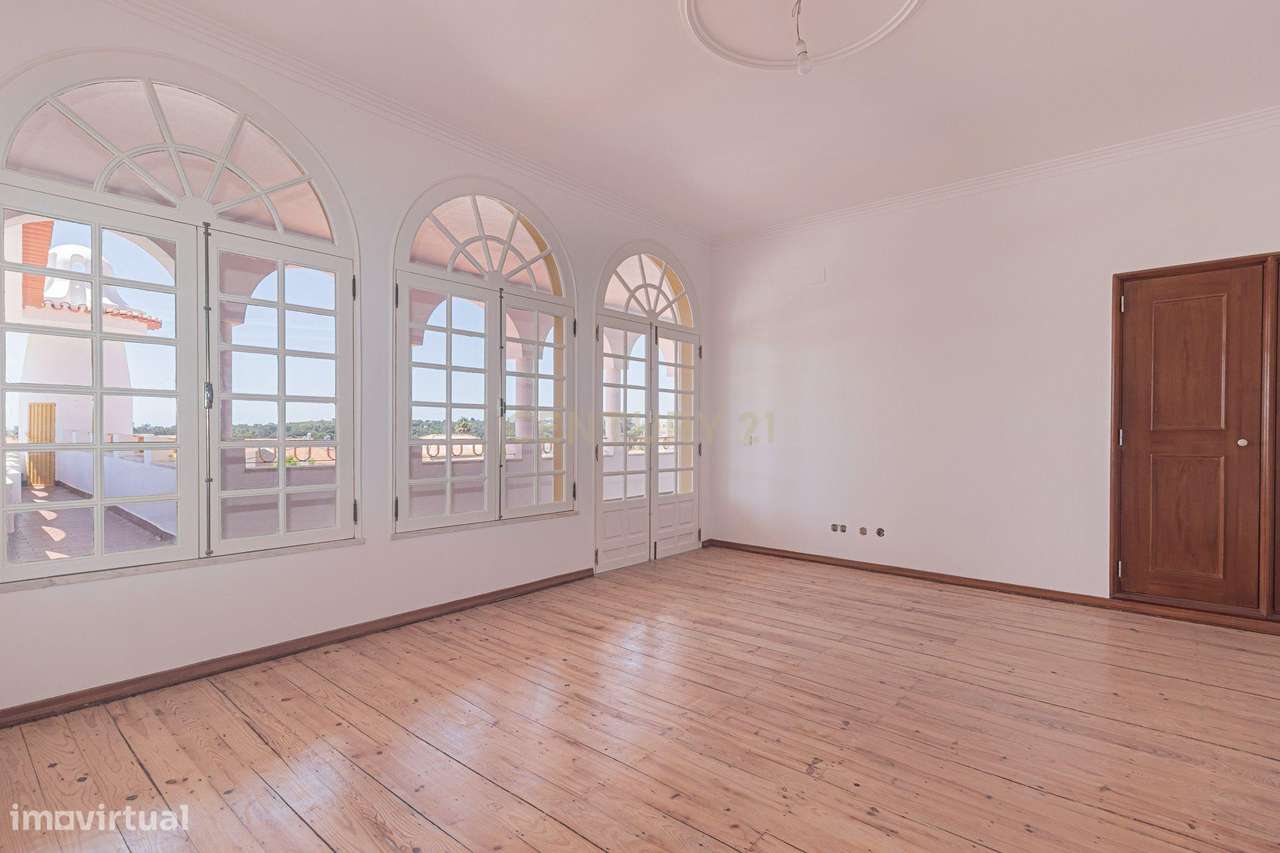 Distinta Moradia, com piscina e adega - perto de praias-35