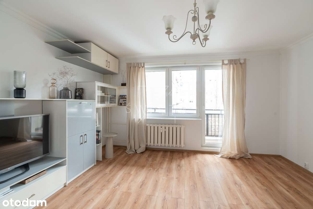 Lokalizacja, w której dobrze się mieszka :) 2 pokoje, loggia-2