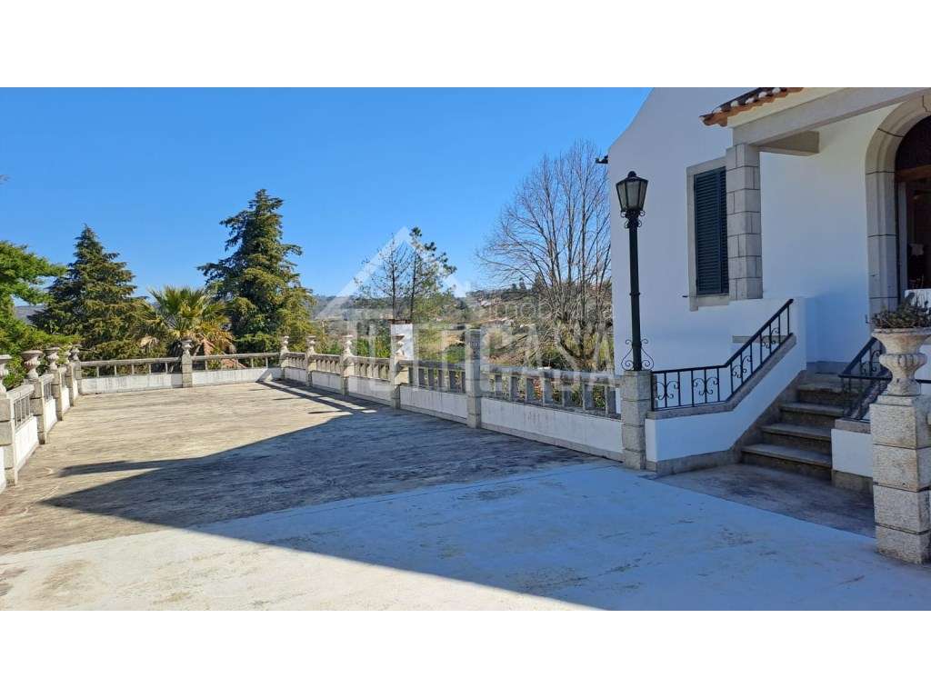 Moradia T8+1 com piscina na Mesquitela em Mangualde - Grande imagem: 5/46