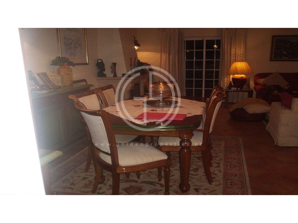 Moradia T4 com piscina localizada numa zona calma entre Loulé e Alm...-21