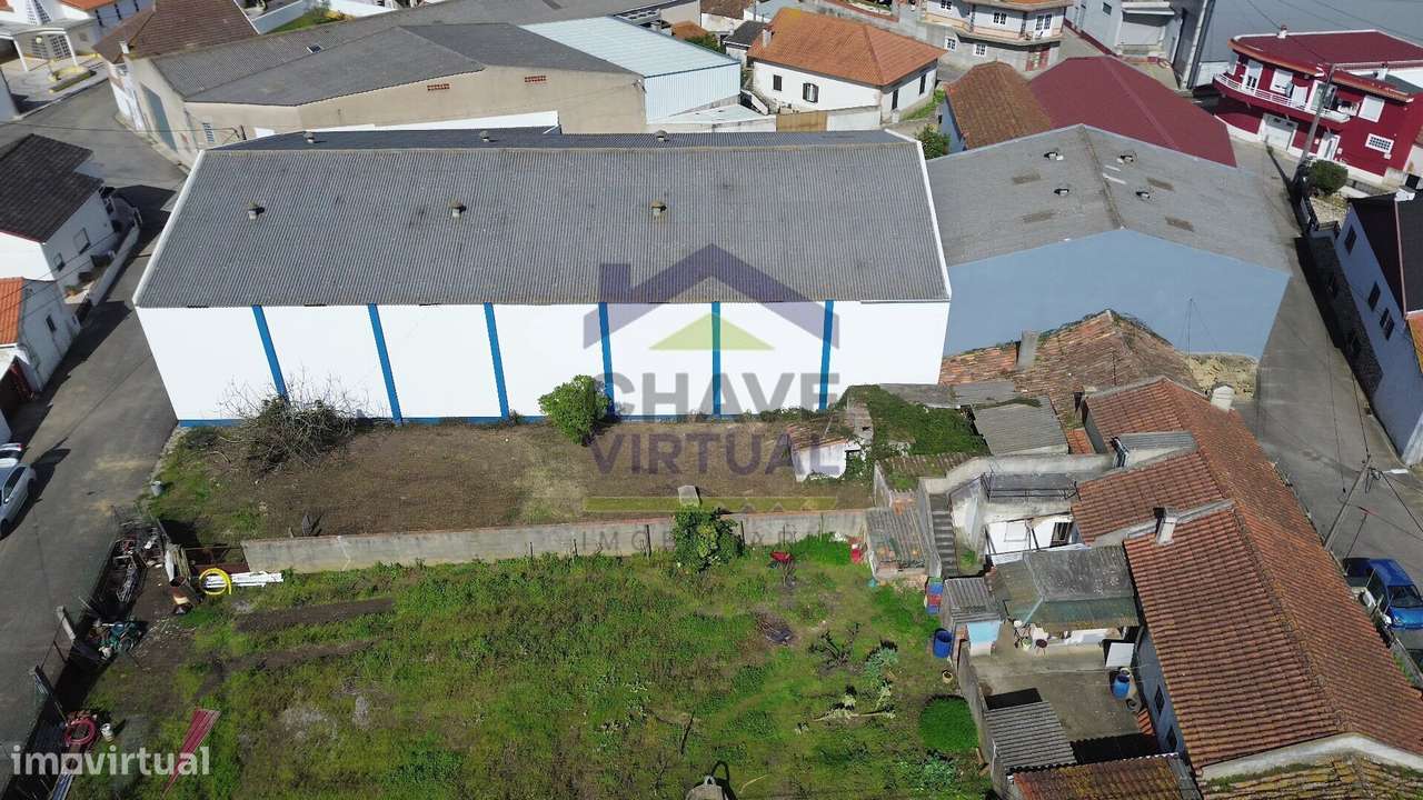 Moradia V2 com Terreno e Anexos - Bombarral - Delgada-25