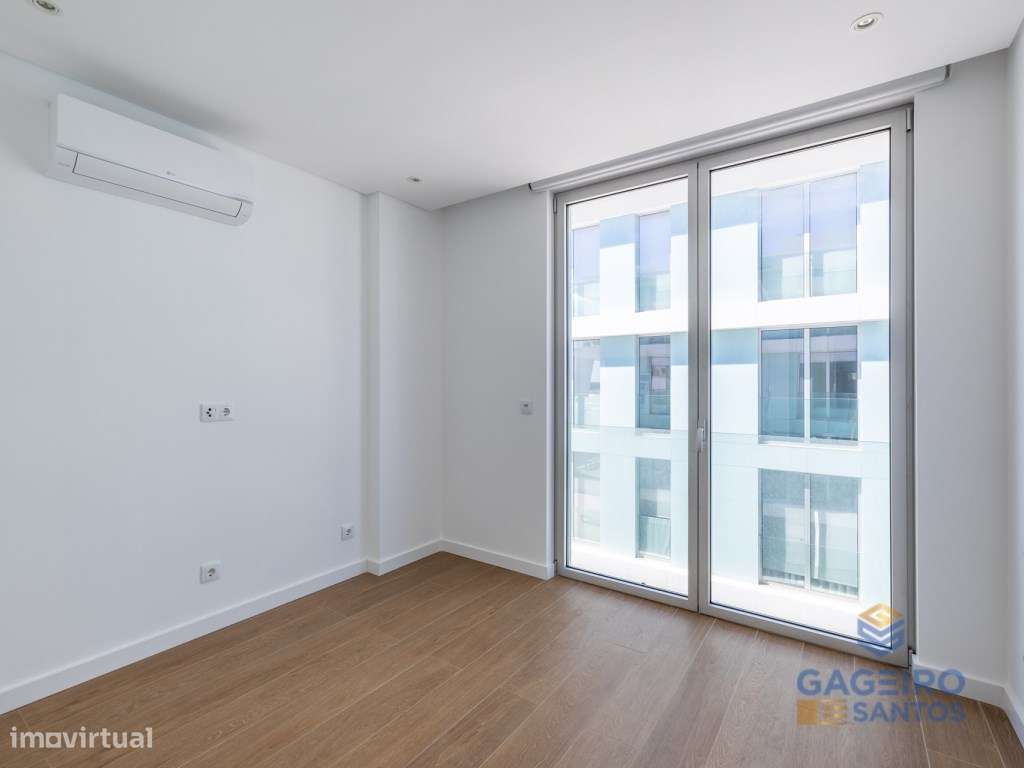 Apartamento T2 inserido em condomínio de luxo na primeira linha de ...-14