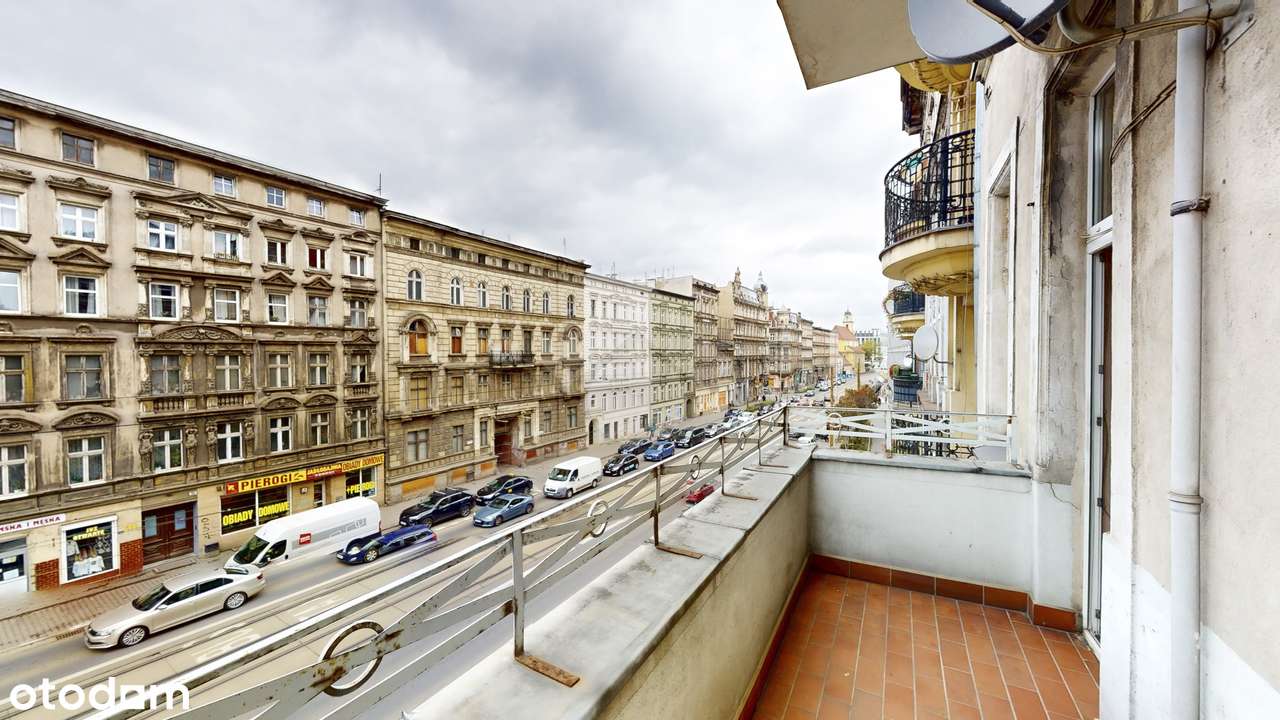 Dwustronne wysokie mieszkanie z oryginalnymi detalami-2