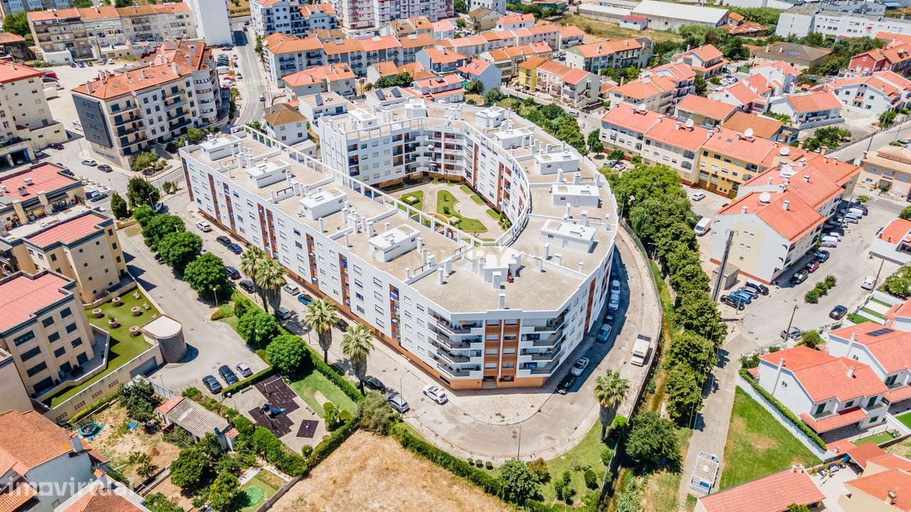 Moderno Apartamento T4 no Carregado em condomínio fechado-41