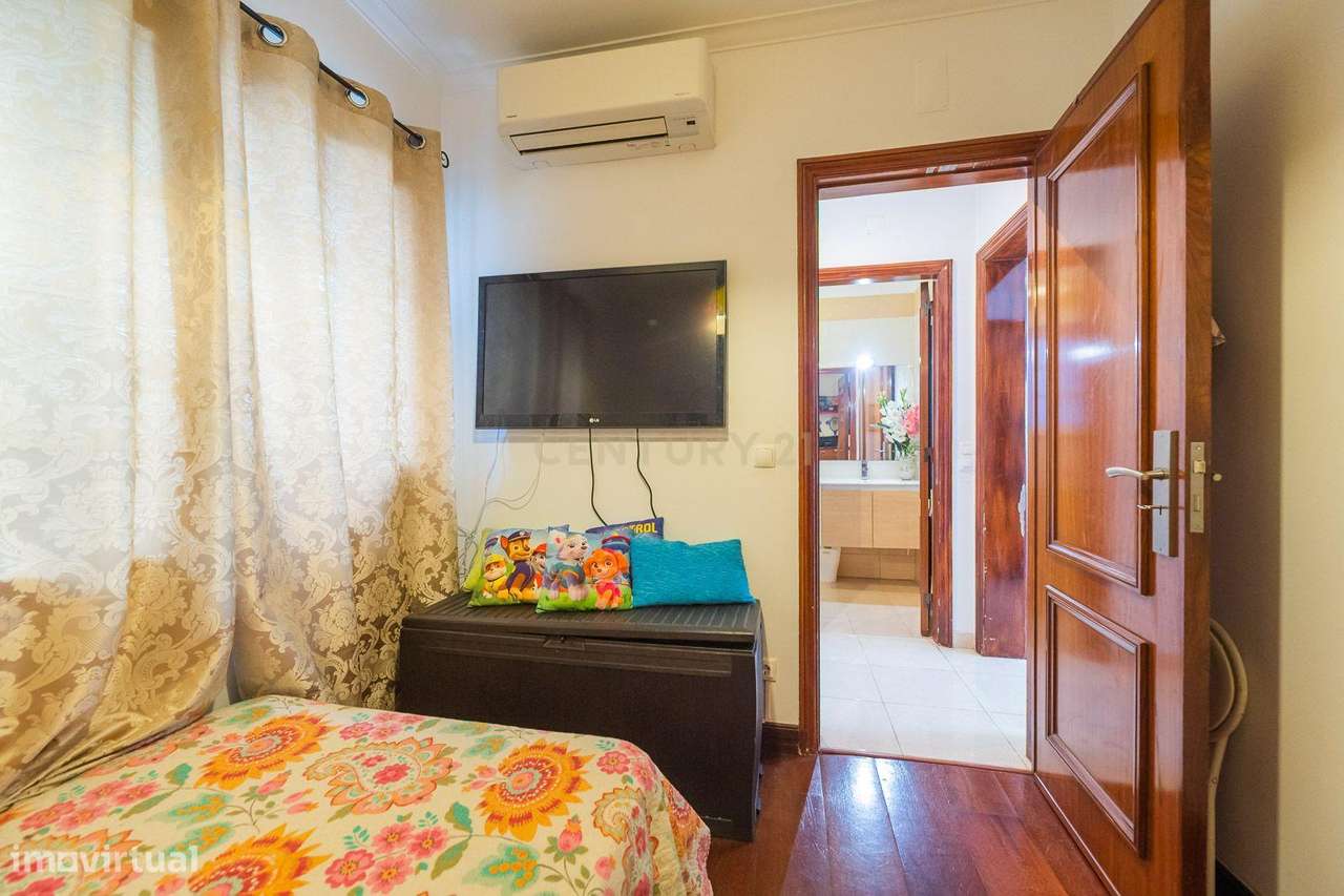 Moradia T4 com piscina-35