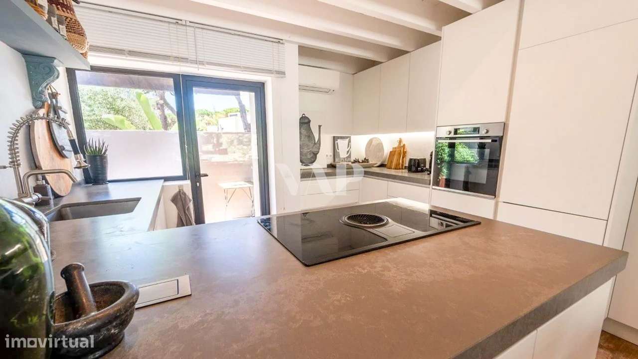 Moradia Térrea Renovada 3+1 Quartos com Piscina e Vista Golfe em Vilam-13