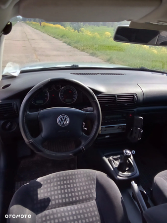 Volkswagen Passat 1.8T Comfortline - 23