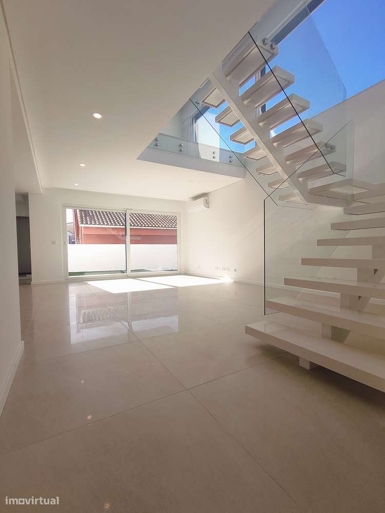 Oferta 1% do Valor de Aqusição - Moradia T4 + 1 com Piscina e Garagem-20