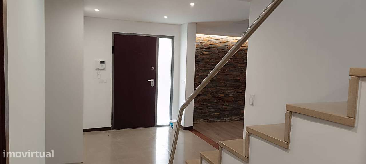 Moradia T4 Isolada na Urbanização do Bonito – Entroncamento-39