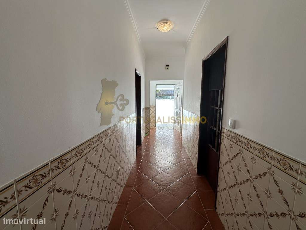 Vende-se: Moradia Familiar Espaçosa e Versátil na Madalena, Tomar.-8