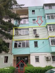 Apartament  3 camere de vanzare, et. 2,  Cornisa-Scoala 10, Bacau